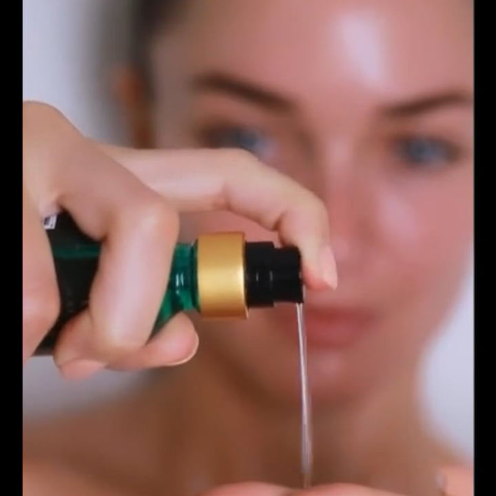 <iframe src="https://player.vimeo.com/video/765725306?h=043dfa28df&title=0&byline=0&portrait=0&speed=0&badge=0&autopause=0&player_id=0&app_id=58479" width="720" height="720" frameborder="0" allow="autoplay; fullscreen; picture-in-picture" allowfullscreen title="Vita Cura&reg; Cellusea Firm + Lift"></iframe>